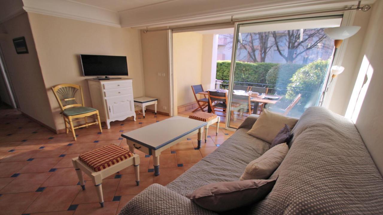 Port Marine Apartment Сен Максим Екстериор снимка