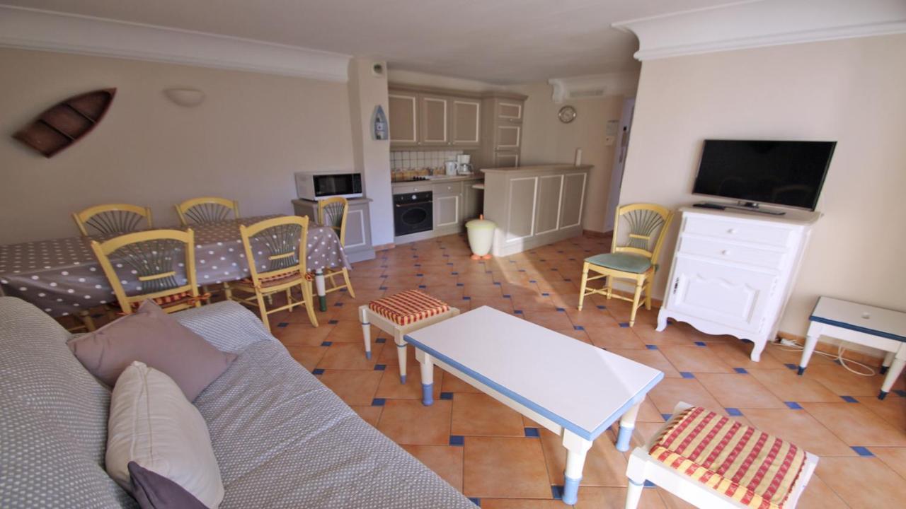 Port Marine Apartment Сен Максим Екстериор снимка