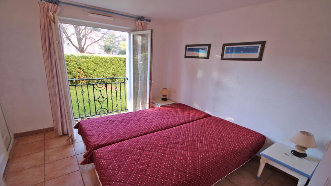 Port Marine Apartment Сен Максим Екстериор снимка