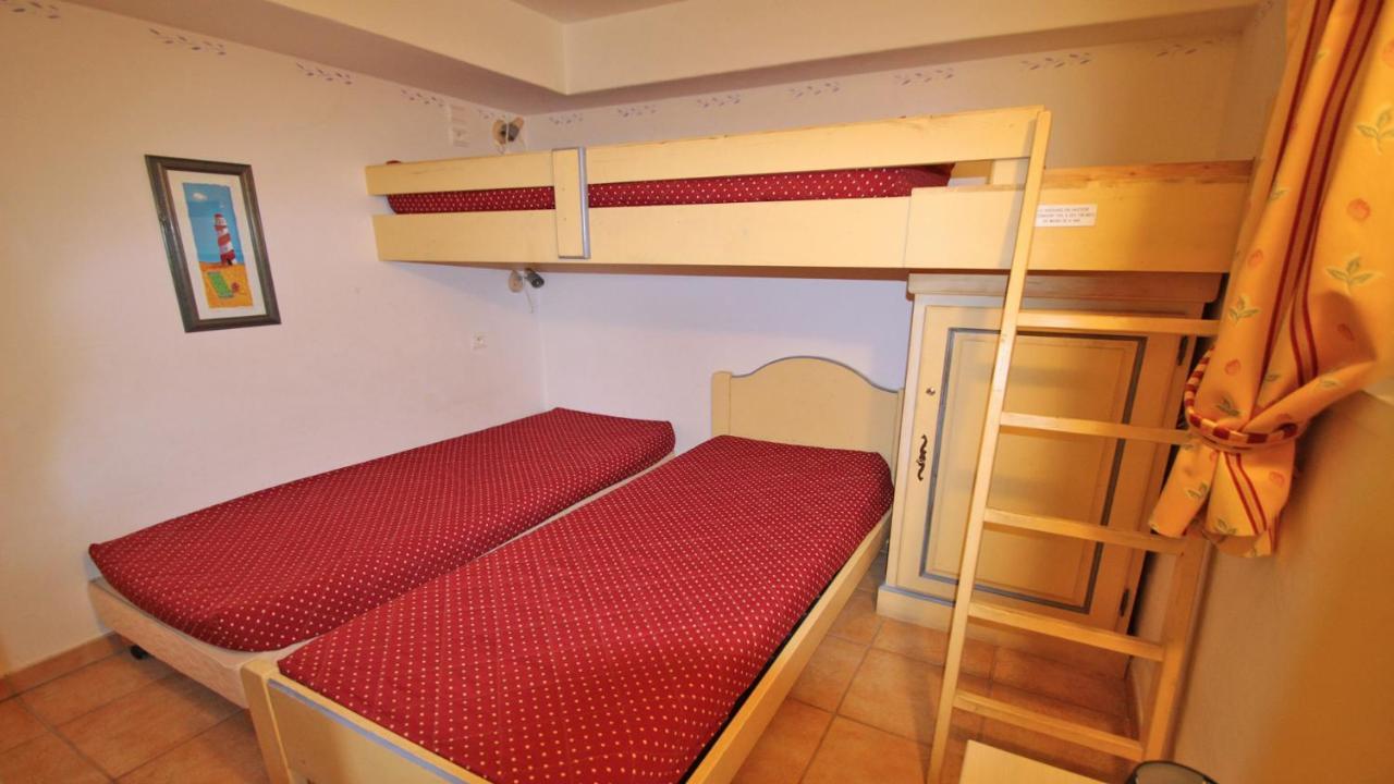 Port Marine Apartment Сен Максим Екстериор снимка