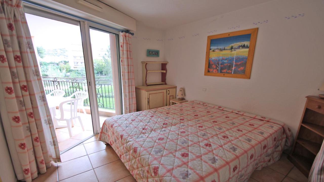 Port Marine Apartment Сен Максим Екстериор снимка