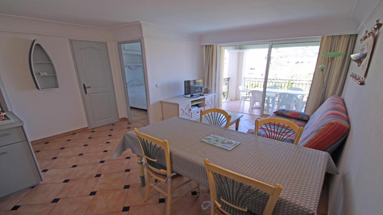 Port Marine Apartment Сен Максим Екстериор снимка