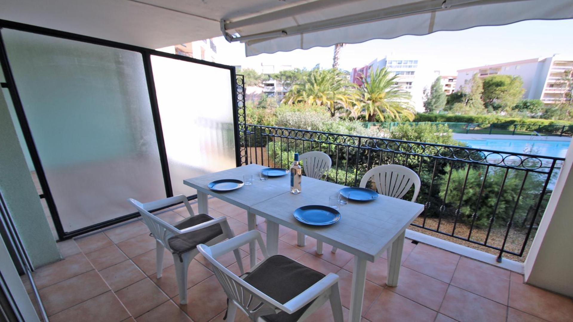 Port Marine Apartment Сен Максим Екстериор снимка
