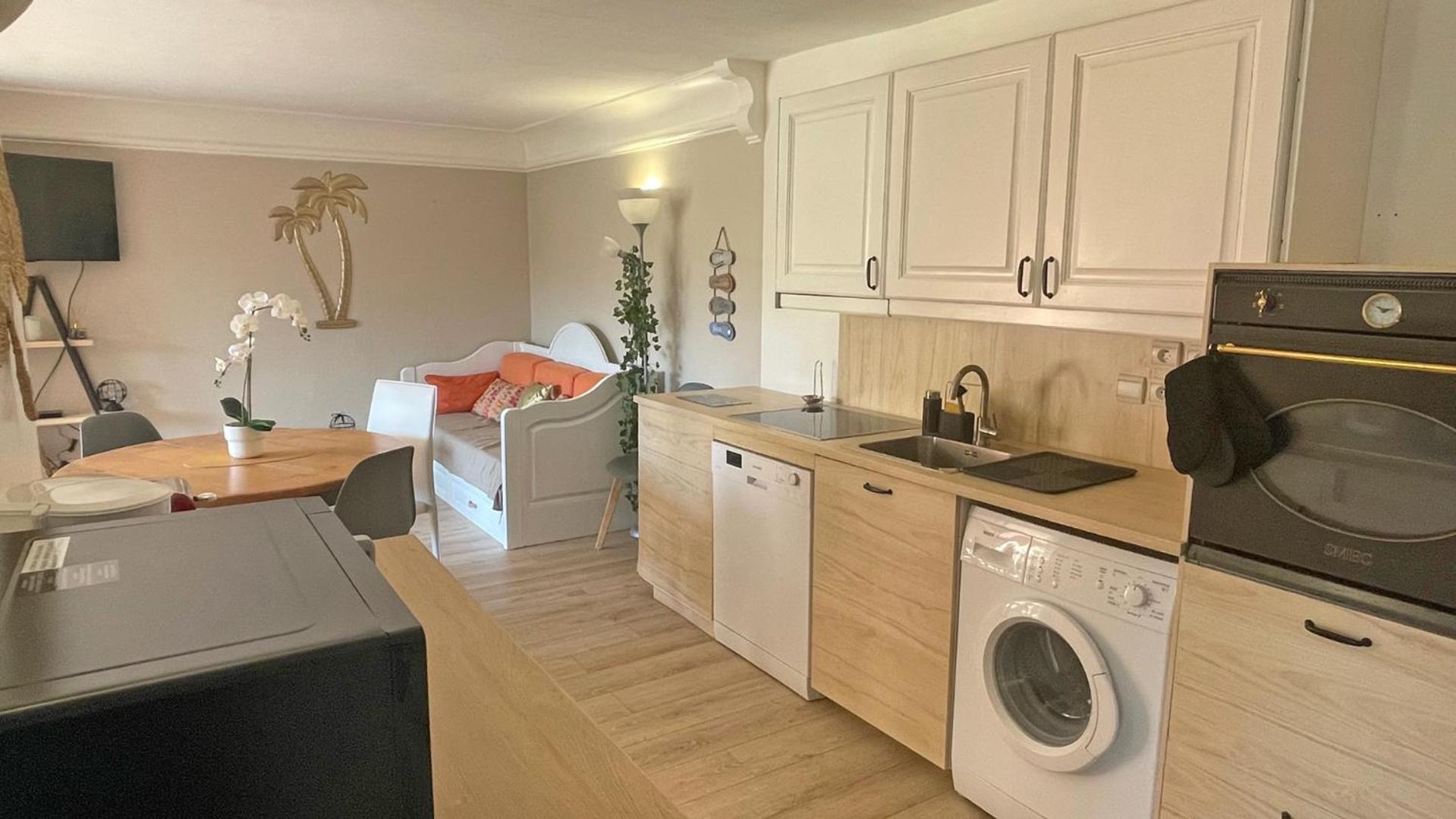 Port Marine Apartment Сен Максим Екстериор снимка