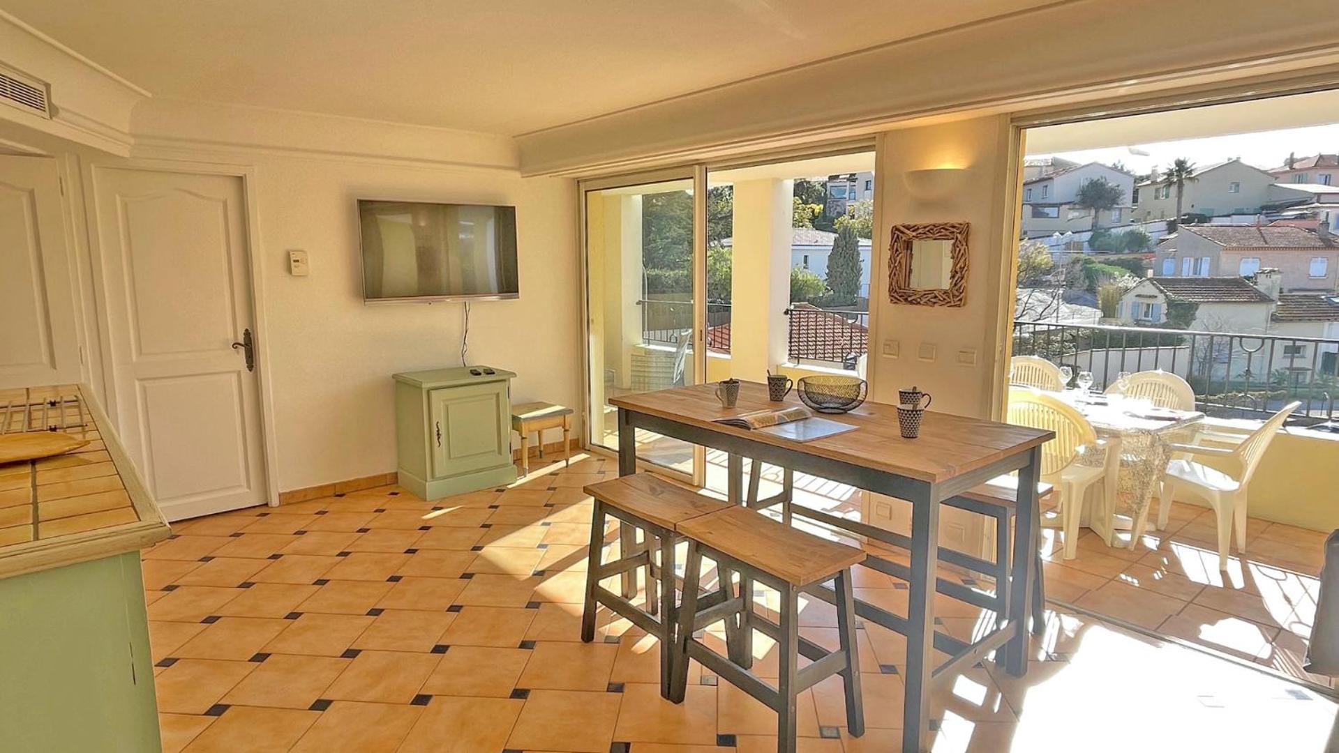 Port Marine Apartment Сен Максим Екстериор снимка