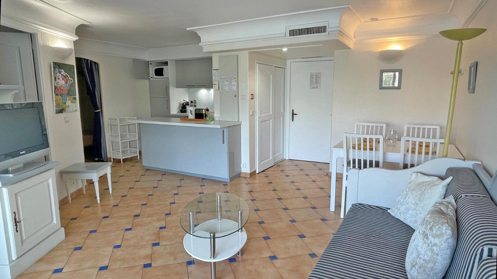 Port Marine Apartment Сен Максим Екстериор снимка
