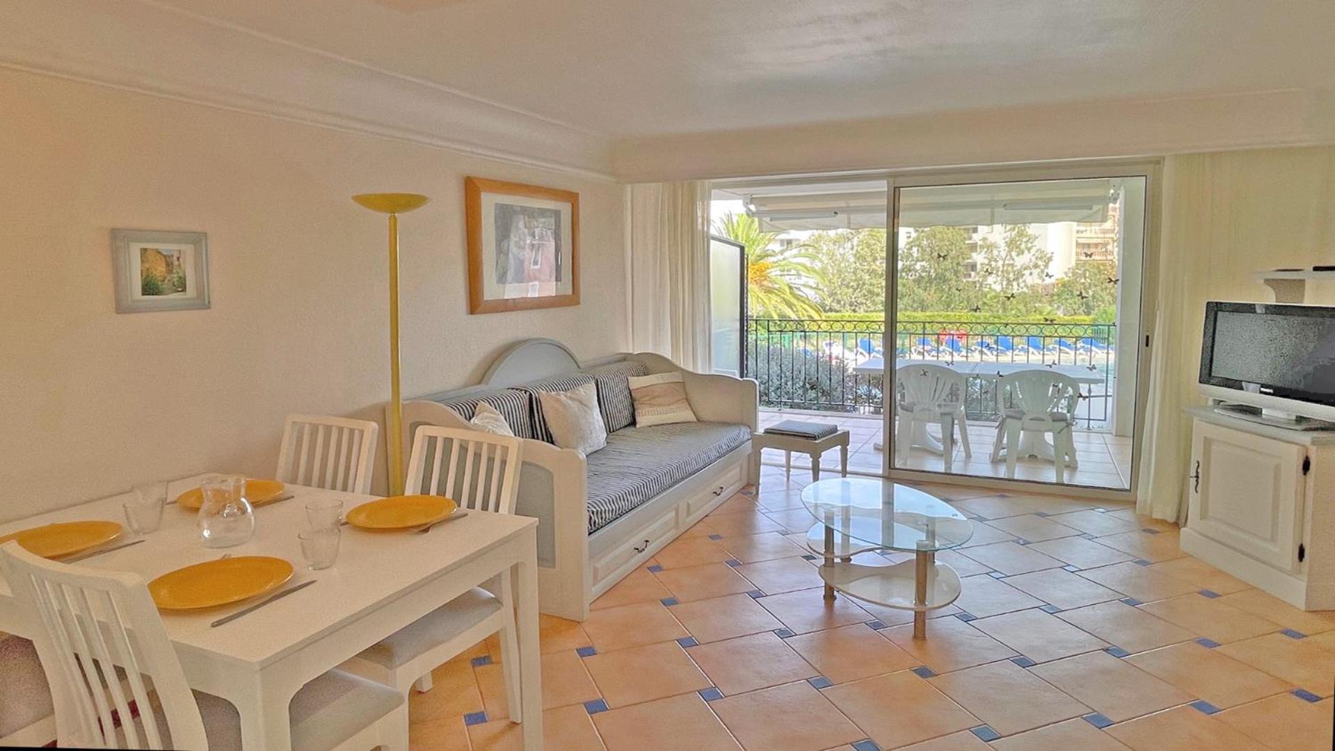 Port Marine Apartment Сен Максим Екстериор снимка