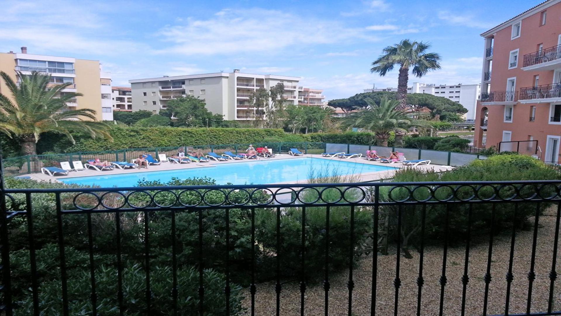 Port Marine Apartment Сен Максим Екстериор снимка