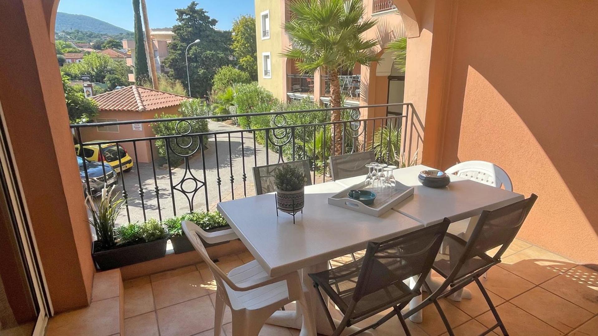 Port Marine Apartment Сен Максим Екстериор снимка