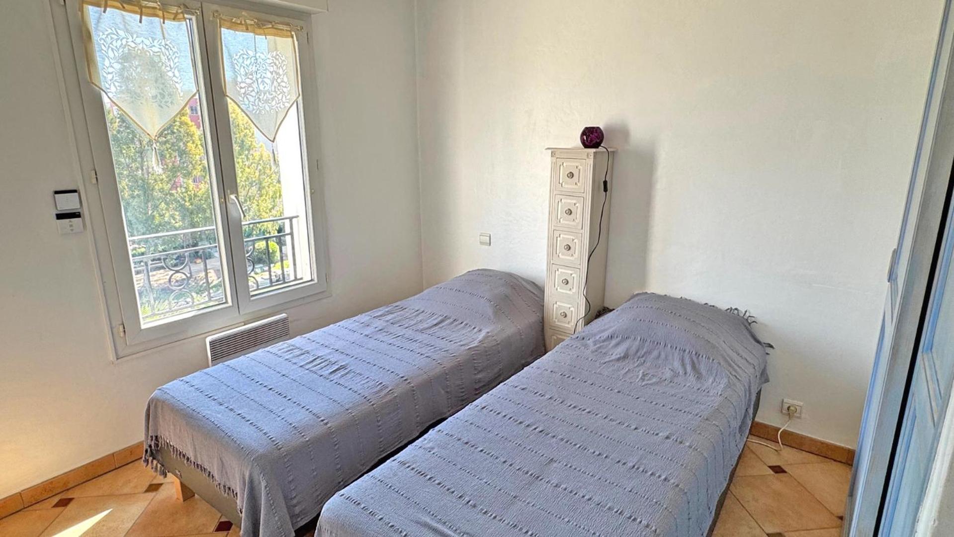 Port Marine Apartment Сен Максим Екстериор снимка