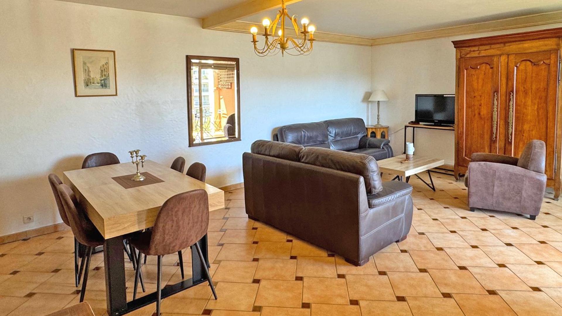 Port Marine Apartment Сен Максим Екстериор снимка