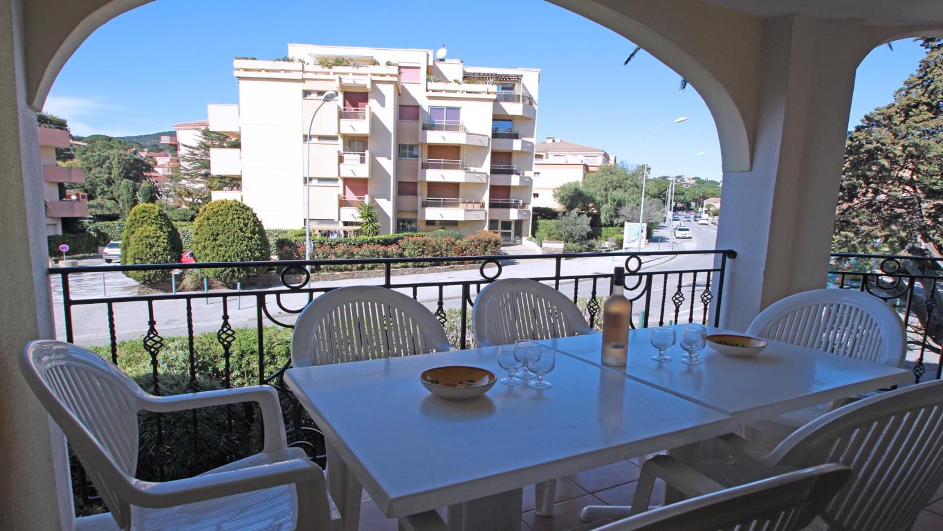 Port Marine Apartment Сен Максим Екстериор снимка